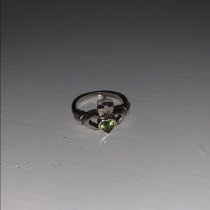 BRAND NEW peridot clauddagh ring, size 7